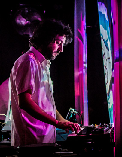 Photo by Javi Tilyudai