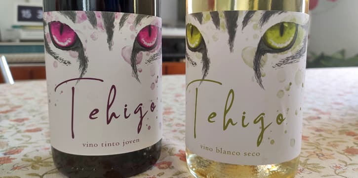 Wine labels with a cat on it