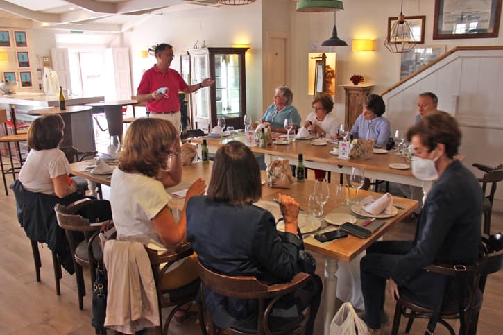 food bloggers seating around a table at restaurante el embarcadero in Rota