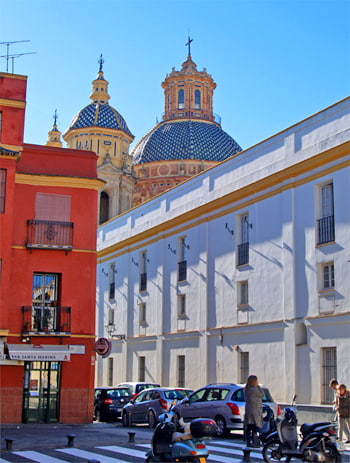 A monumental church in Seville hidden behind two apartment buildings